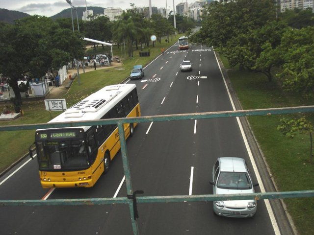 passarelasobreaviaexpressanoaterrodoflamengo.jpg